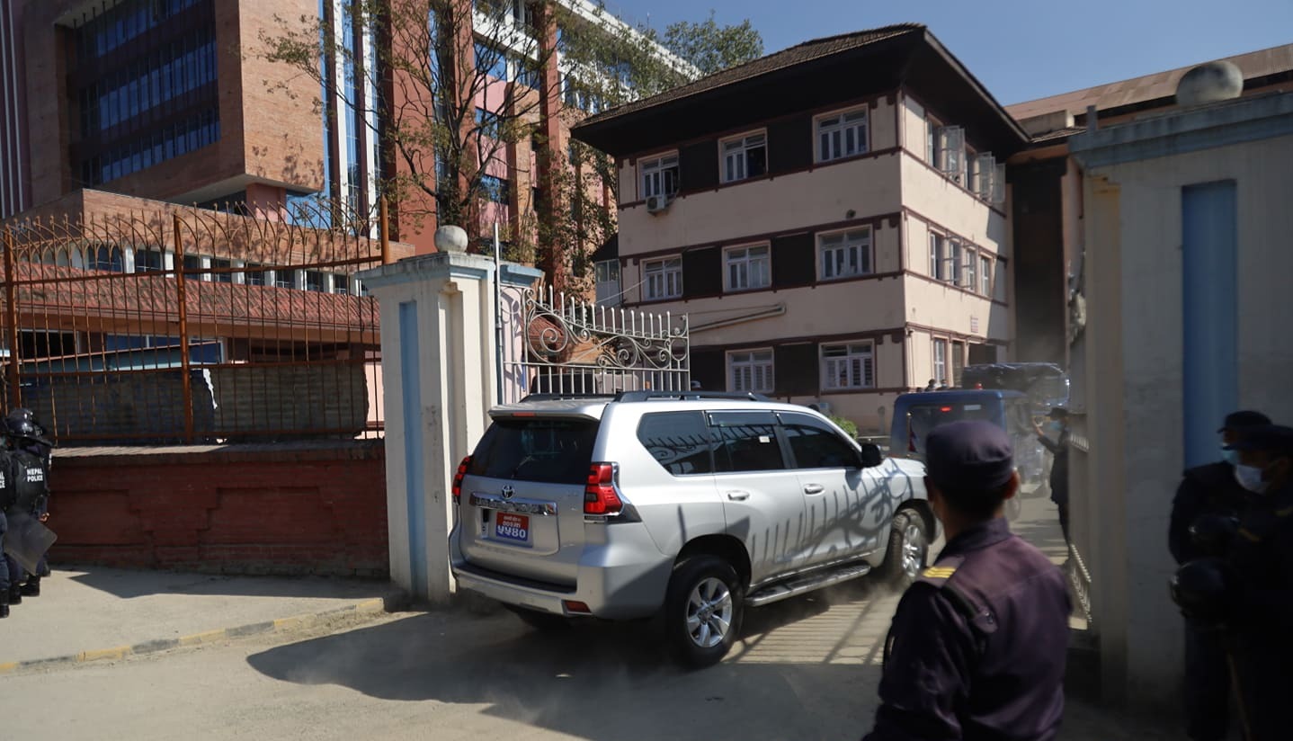 ‘चोरबाटो’बाट अदालत छिरे चोलेन्द्र