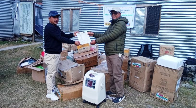 एचआरसिद्धारा गाैमुल गाउँपालिकालाई स्वास्थ्य सामाग्री हस्तान्तरण
