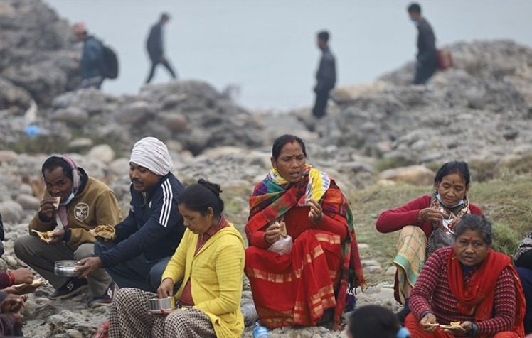 खाजा सामल जोहो गरेर एमाले महाधिवेशनमा आए कार्यकर्ता