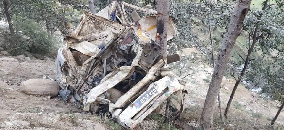 मार्तडीकाे कारागार डिल नजिकै जीप दुर्घटना, सहचालक घाइते