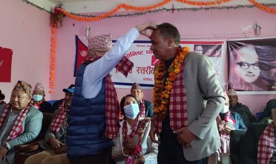 नेकपा एमाले डडेल्धुराका अध्‍यक्ष जोशी समाजवादीमा प्रवेश