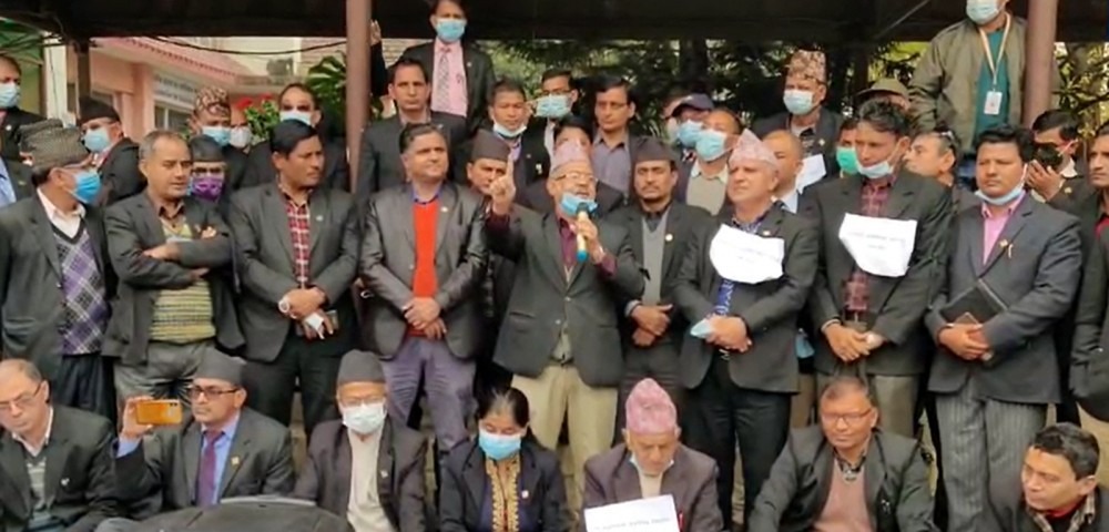 ‘दलहरूलाई दलाल भेट्न समय छ, हाम्रो कुरा सुन्न फुर्सद छैन’