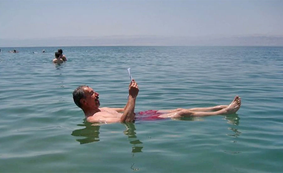 अनौठो समुद्र जहाँ चाहेर पनि डुबिँदैन !