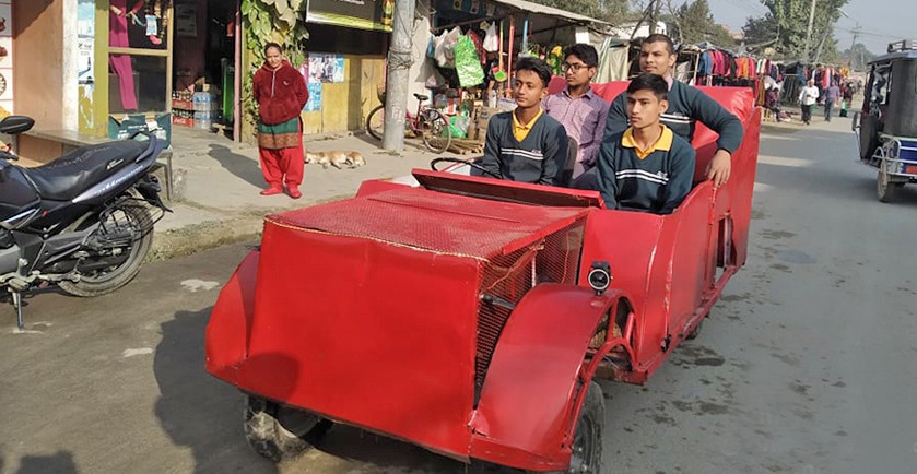 १० कक्षाका विद्यार्थीले बनाए ‘विद्युतीय कार’