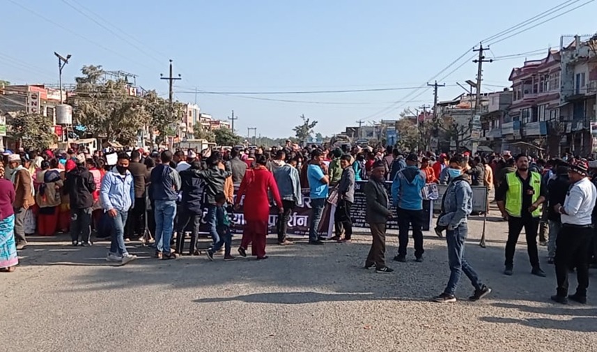 भूपेन्द्र र अर्जुनको हत्या विरोधमा पूर्वपश्चिम राजमार्ग अवरुद्ध