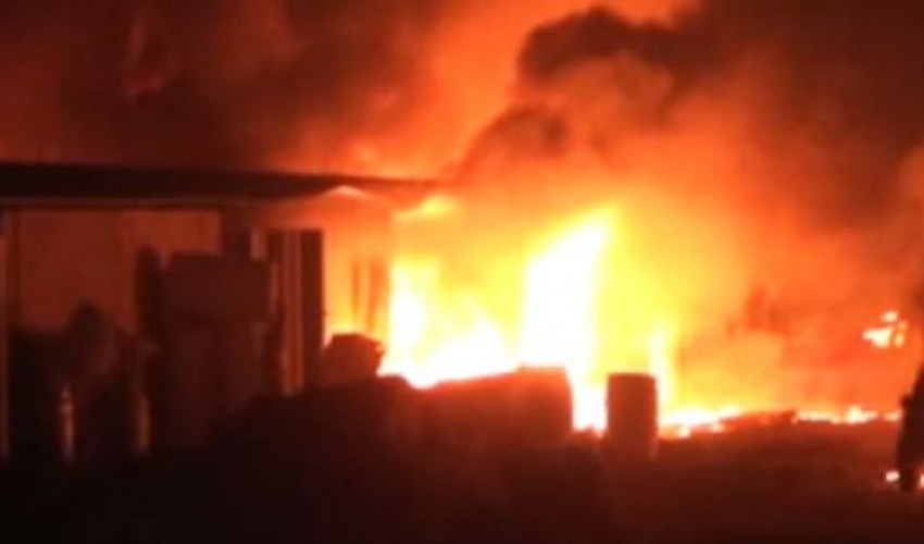 कञ्चनपुरको एक पसलमा आगलागी हुँदा ४ लाखको क्षती