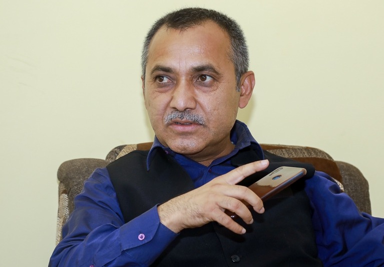 जता प्रकाशमान उतै म : विश्वप्रकाश शर्मा