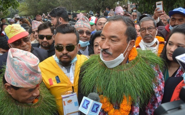 अध्यक्षमा उम्मेदवारी दिन पुगे कमल थापा