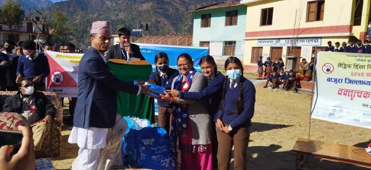 मालिका नमुना माविका किसोरीलाई सेनेटरी प्याड सहयोग