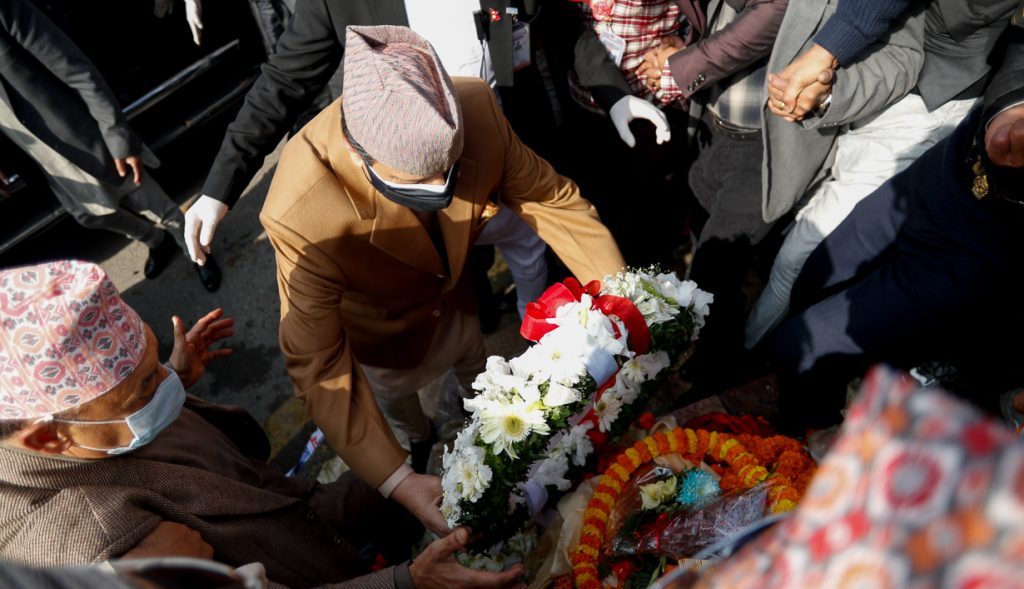 पुर्वराजा ज्ञानेन्द्रले गरे पृथ्वीनारायण शाहको सालिकमा माल्‍यार्पण