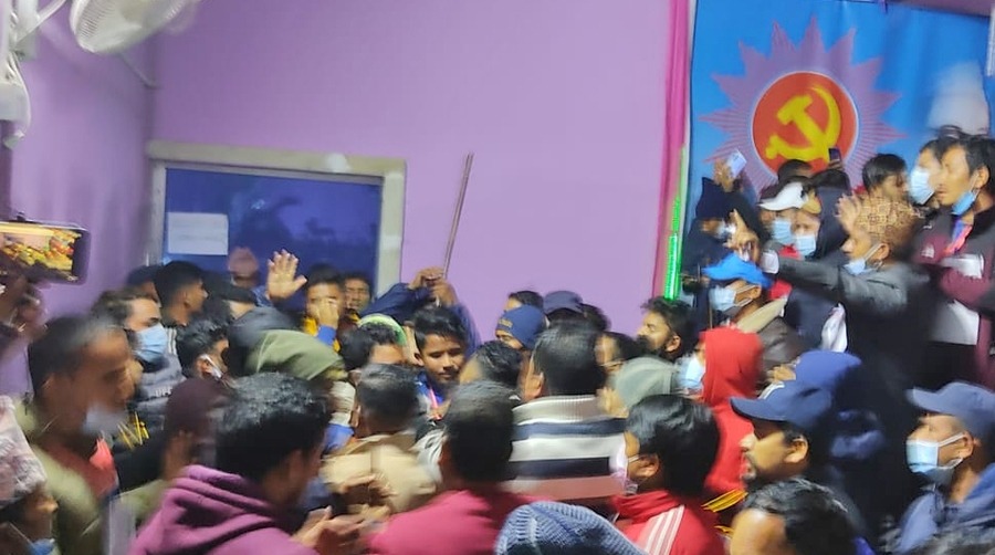 कैलालीमा एमालेको अधिवेशनमा झडप