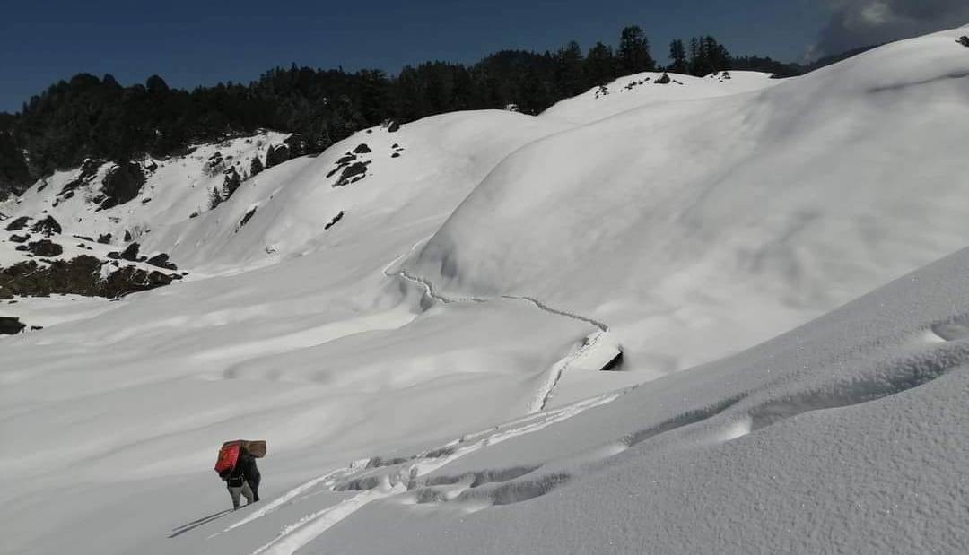 हिमपात भएपछि खप्तड आउने पर्यटकको सङ्ख्या ह्वातै बढ्यो