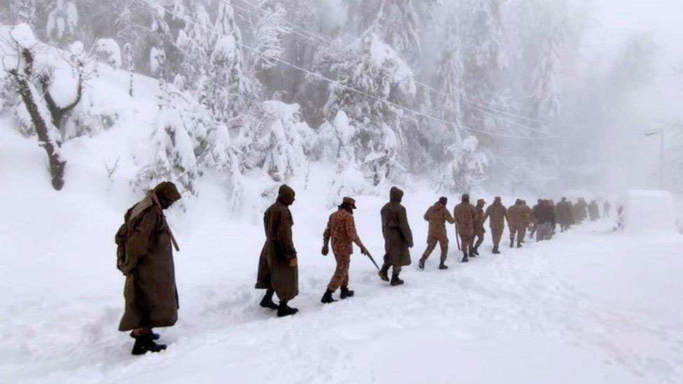 पाकिस्तानमा हिमपातमा परेर २१ जनाको मृत्यु