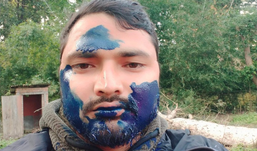 सहायक वन अधिकृत भन्छन्, ‘मारिएन छु भने रङ पोतेर फरक पर्दैन’