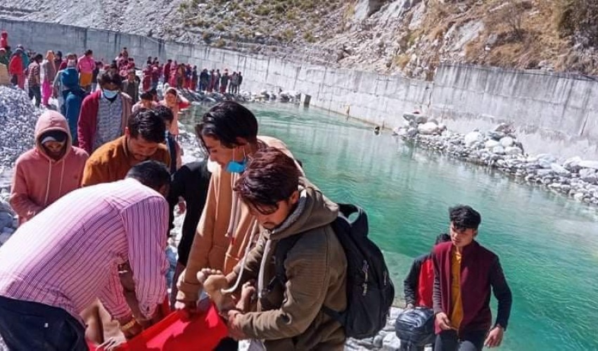 नुहाउने क्रममा खोलामा डुबेर एक किशोरको मृत्यु