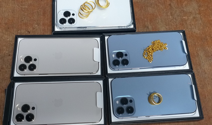 अवैध सुन र मोबाइलसहित विमानस्थलबाट तीन जना पक्राउ