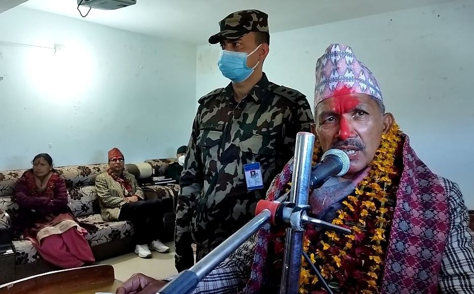 कर्मचारीलाई निष्पक्ष सेवा दिन प्रदेश प्रमुख जाेशीकाे निर्देशन