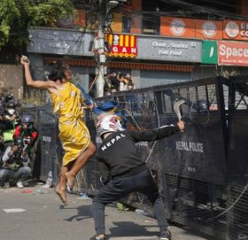 एमसीसीविरुद्ध हतियारसहित प्रदर्शनमा उत्रिए आन्दोलनकारी (तस्बिरमा)