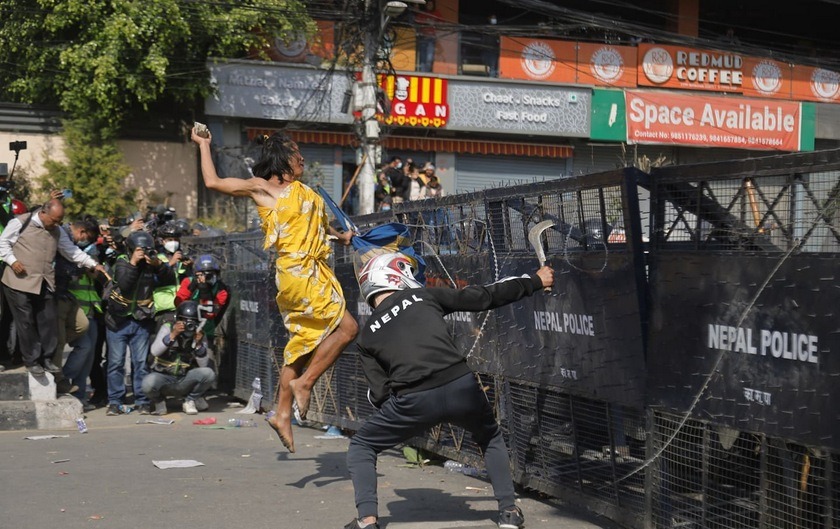 एमसीसीविरुद्ध हतियारसहित प्रदर्शनमा उत्रिए आन्दोलनकारी (तस्बिरमा)