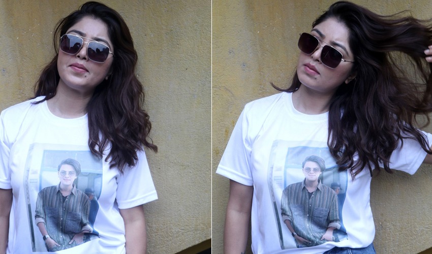 पलको तस्बिर अंकित टिशर्ट लगाएर हलमा पुजा, भन्छिन्, ‘पल मेरो मनमा छ’