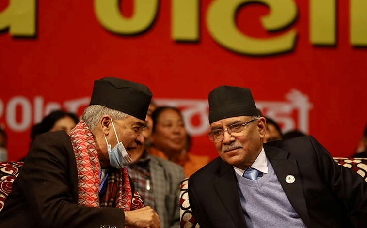 एउटै गाडी चढेर बालकोट पुगे प्रचण्ड–देउवा