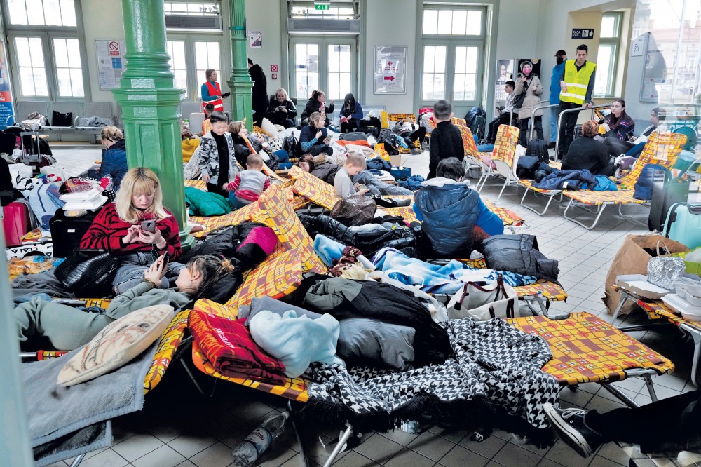 पोल्यान्ड सीमामै रोकिए नेपाली