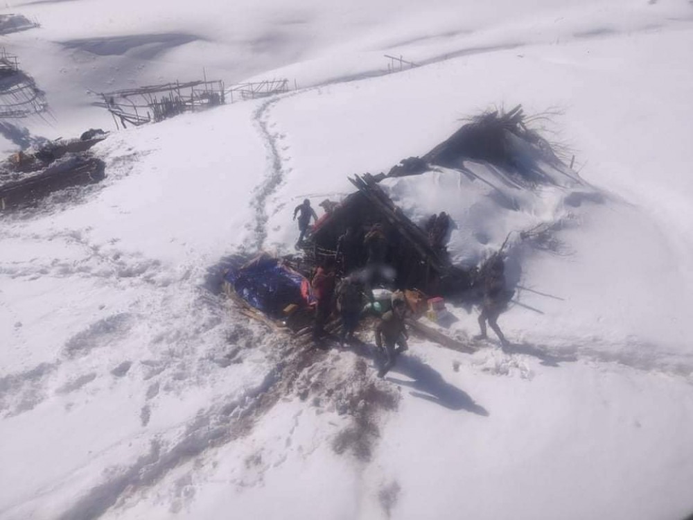 जडीबुटी टिप्न गएका ३४ जना हिउँमा फसे