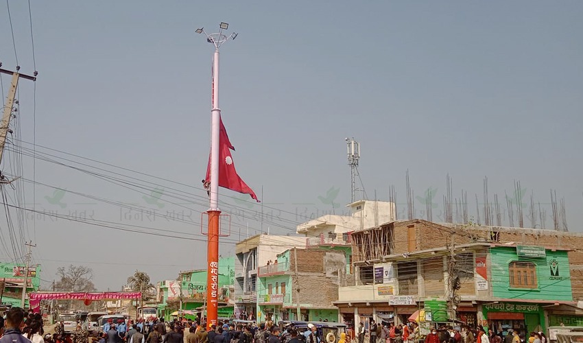 धनगढीमा पौने ३ लाखमा बन्यो ‘टावर लाइट’, फहराइयो झण्डा