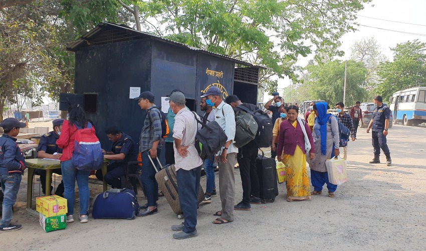 चुनावको मुखमा देश छाड्ने बढे, भन्छन्, ‘भोटभन्दा भोक ठुलो हो’