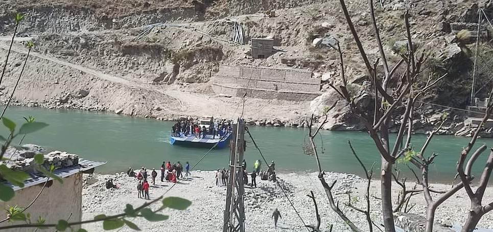 कर्णाली नदीमा फेरी सञ्चालन भएसँगै स्वामिकार्तिक गाउँपालिका सडक सञ्जालमा जोडियो