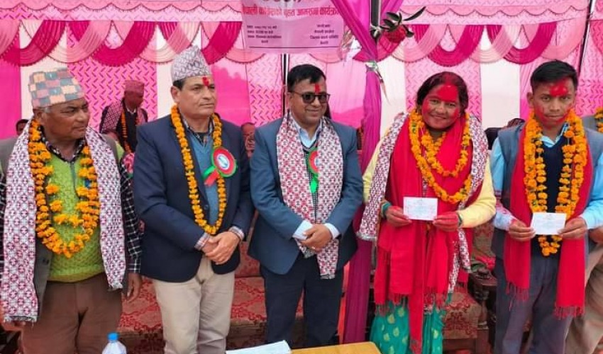 एमालेबाट निर्वाचित बैतडीको शिवनाथकी उपाध्यक्ष चन्द कांग्रेसमा प्रवेश