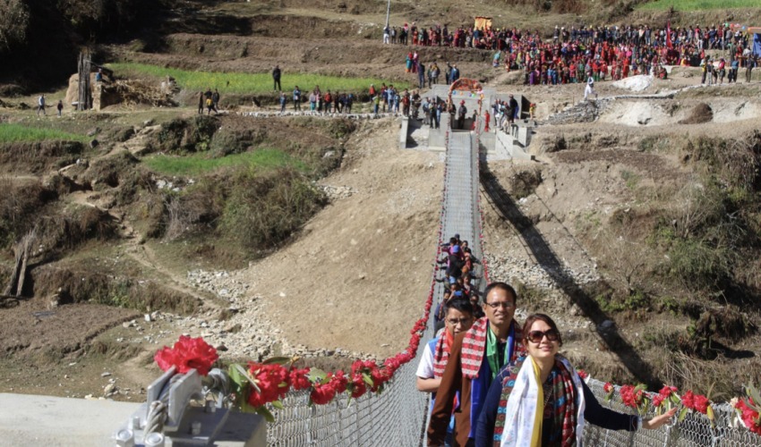 बाजुराको नाउलीगाडमा झोलुंगे पुल निर्माण, १० गाउँ लाभान्वित