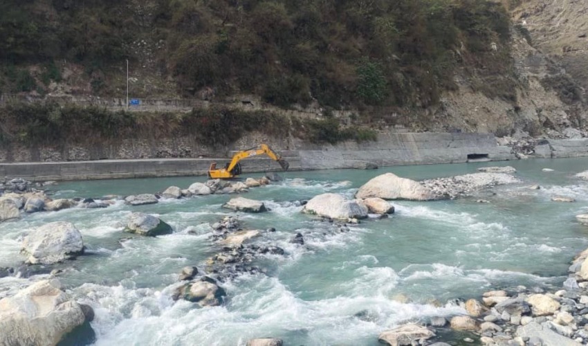 भारतले महाकालीको बहाव नेपालतिर फर्काउन तटबन्ध बनाएको भन्दै विरोध