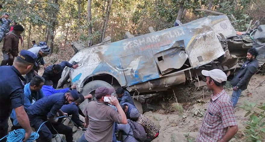 संखुवासभा बस दुर्घटनामा चालक र सहचालक दुबैको मृत्यु