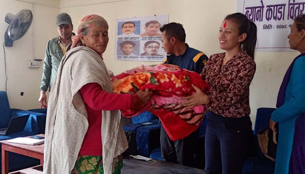 बुढीनन्दाका ३० जना जेष्ठ नागरिकलाई न्यानो लुगा वितरण