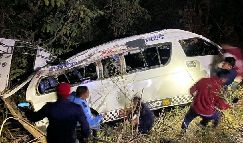 कैलालीमा हाइस दुर्घटना, १३ जना घाइते