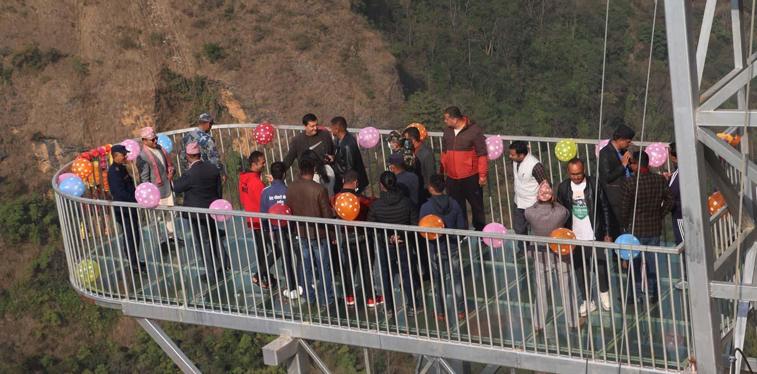 पर्वतमा बन्यो सिसैसिसाको ‘स्काई ब्रिज’