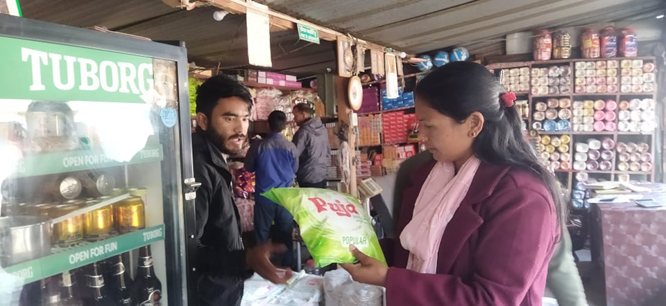 दैनिक उपभोग्य बस्तुको मुल्यमा वृद्धि गरेपछि मार्तडी बजार अनुगमन