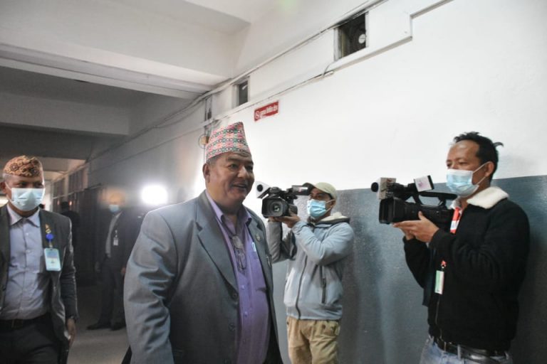 श्रममन्त्री श्रेष्ठ युएई जाँदै