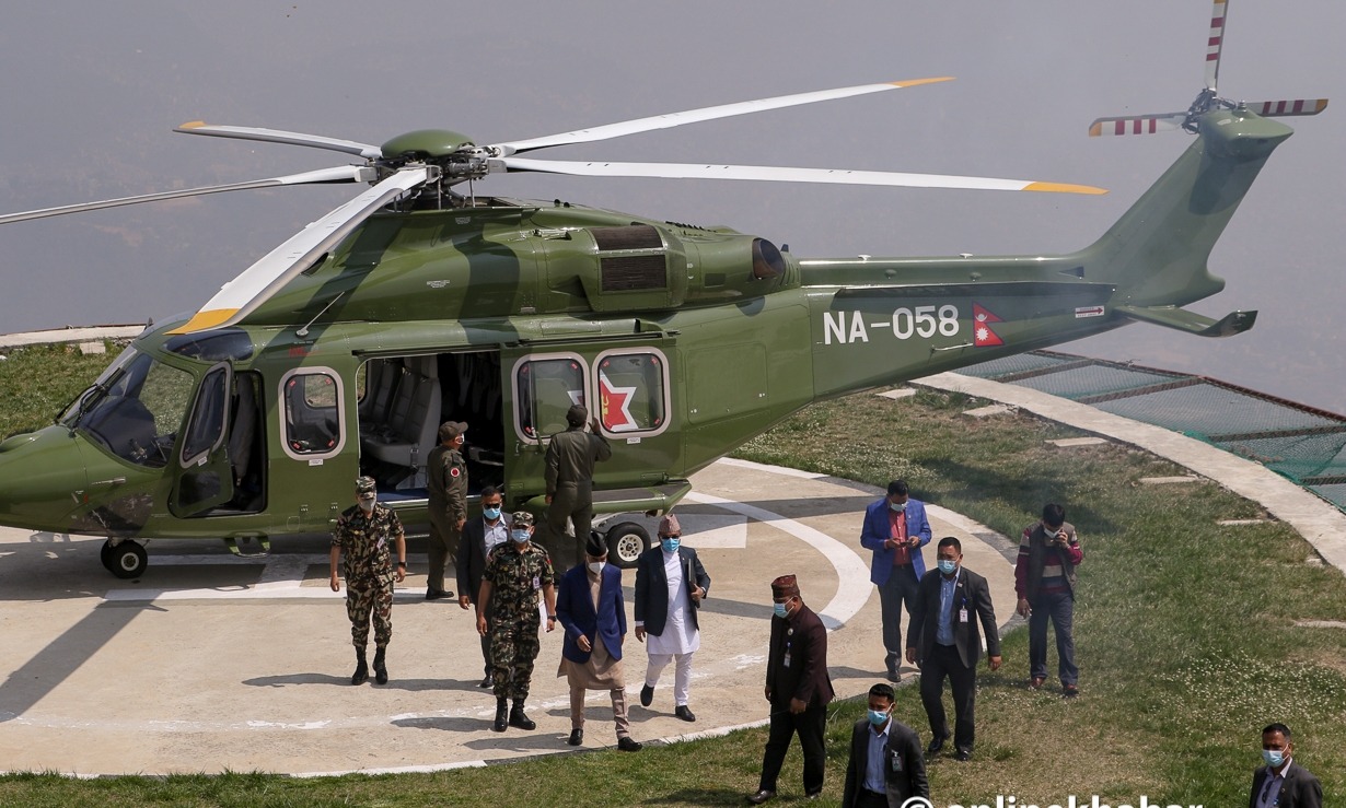 प्रधानमन्त्री देउवा हेलिकप्टर चढेर चन्द्रागिरि