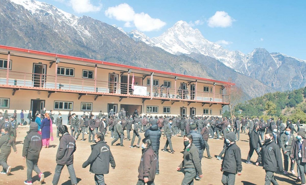 हिमाली क्षेत्रका विद्यालय भरिभराउ