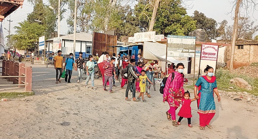 चुनावमा नेता गाउँ पस्दै, युवा देश छाड्दै