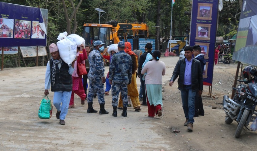 विशु मान्न घर फर्कदै सुदूरपश्चिमेली
