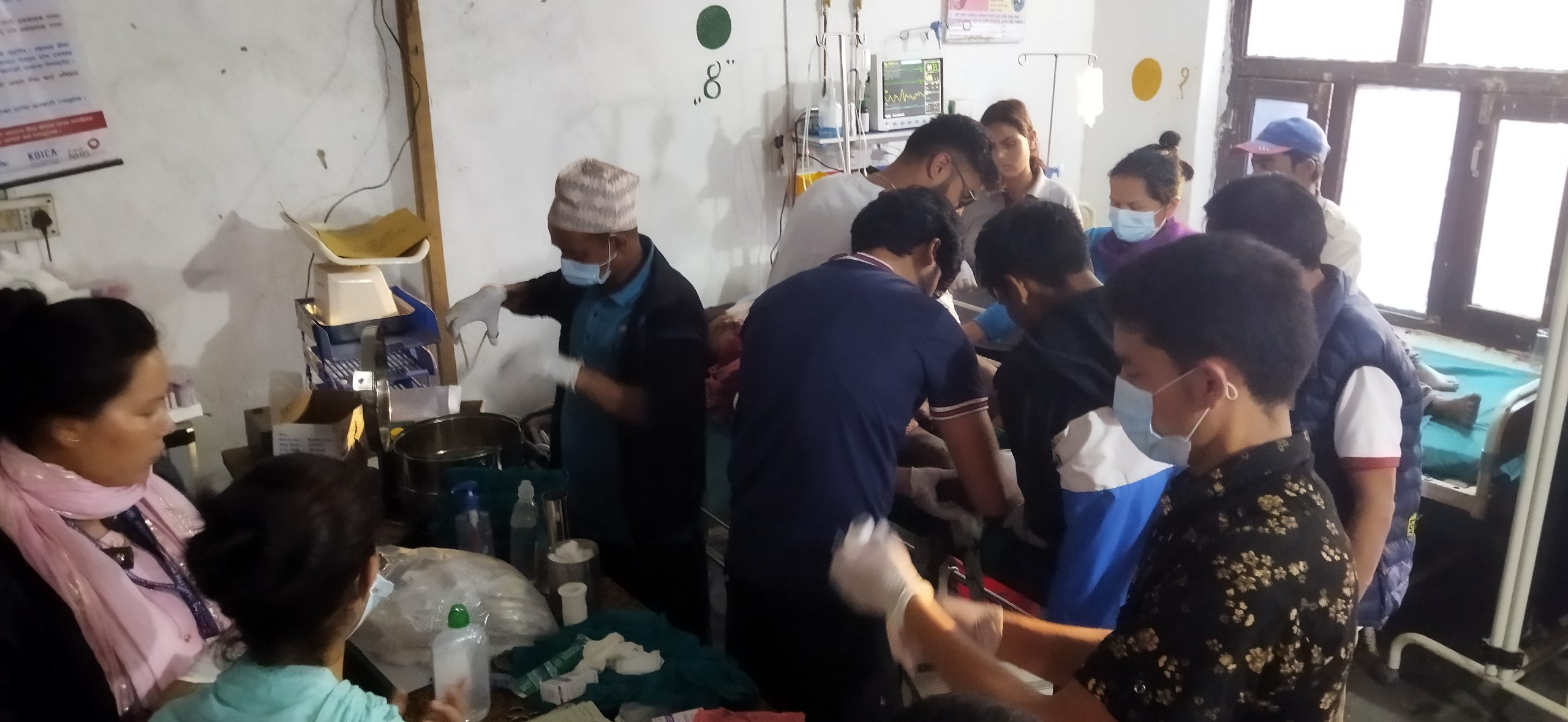 बाजुरामा काफल खाने क्रममा रूखसहित ढल्दा ७ जना बालक घाइते