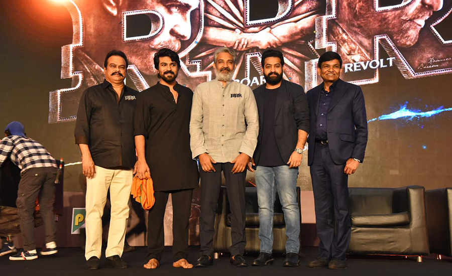 ‘आरआरआर’ २०० करोड क्लबमा, मुम्बईमा सफलताको पार्टी