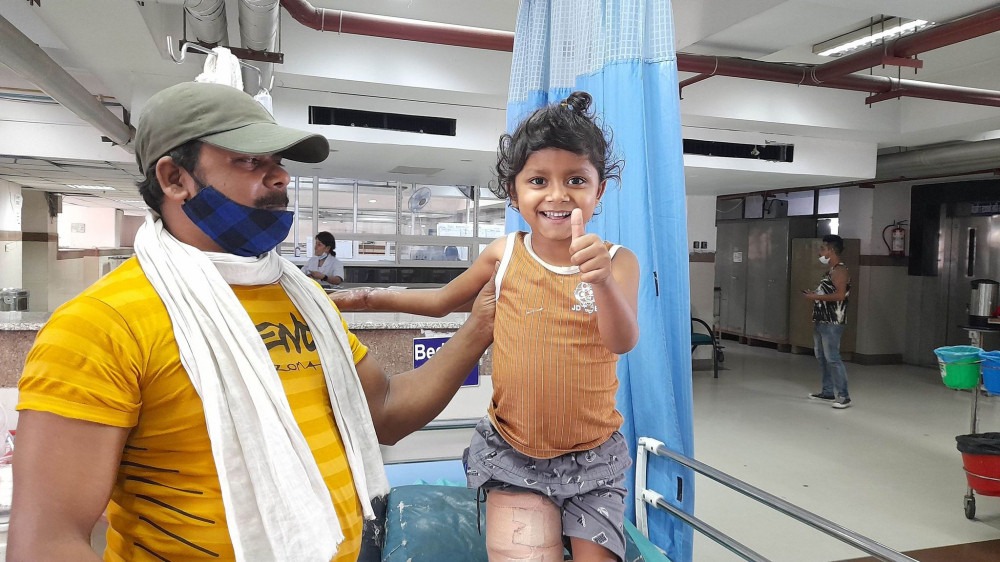 ट्रमा सेन्टरमा सफलतापूर्वक जोडियो बालकको छिनेको हात