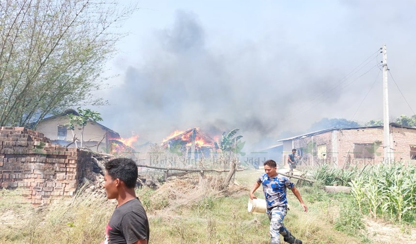 कैलालीको मुक्त कमैया शिविरमा भीषण आगलागी