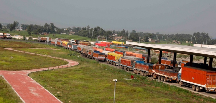 वार्षिक व्यापार घाटा १७ खर्ब पुग्ने प्रक्षेपण