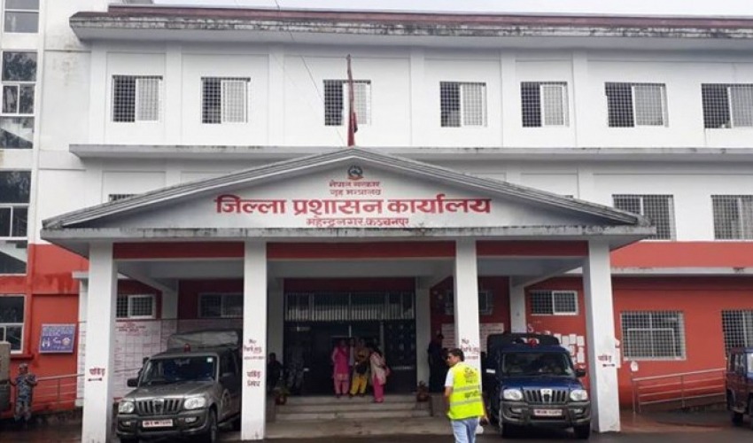 कञ्चनपुरमा प्रशासन कार्यालय अगाडि ठगी धन्दा चलाउने ३ जना पक्राउ