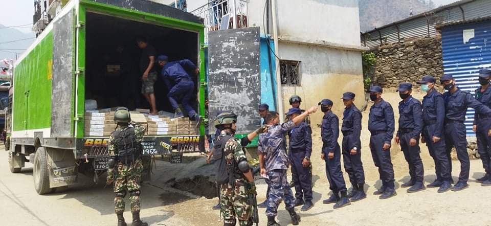 बाजुरामा स्थानीय तहकाे निर्वाचनका लागि ९३ हजार मतपत्र आईपुग्याे